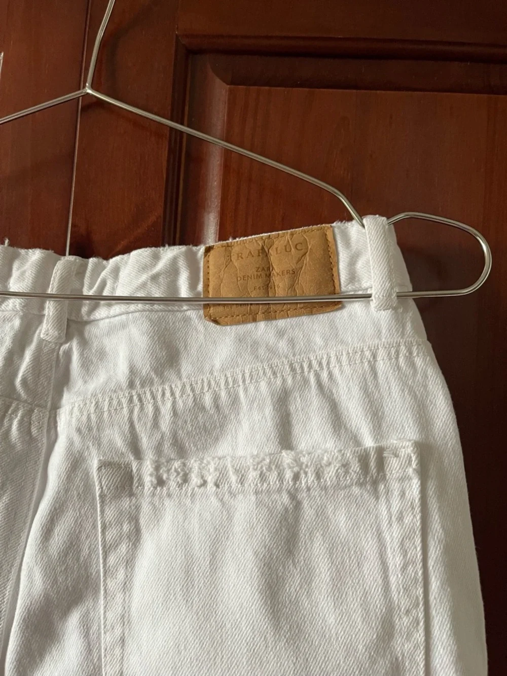 Zara White Straight-Leg Jeans with Frayed Hem - Picture 2 of 9